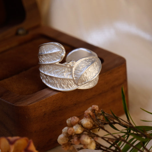 Bague Ouverte Vintage Feuille Tombée avec Design Irrégulier et Fini Antique Texturé