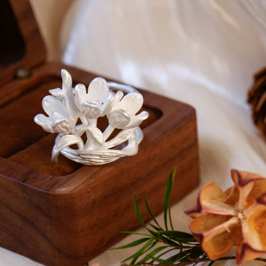 Bague Ajustable Statement Fleur en Argent avec Fini Mat