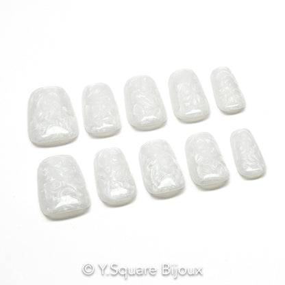 < Blanc Nacré - C >